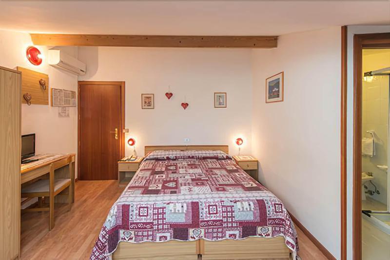 Albergo Antica Rosa Levico Terme Bagian luar foto