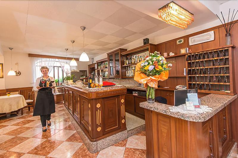 Albergo Antica Rosa Levico Terme Bagian luar foto