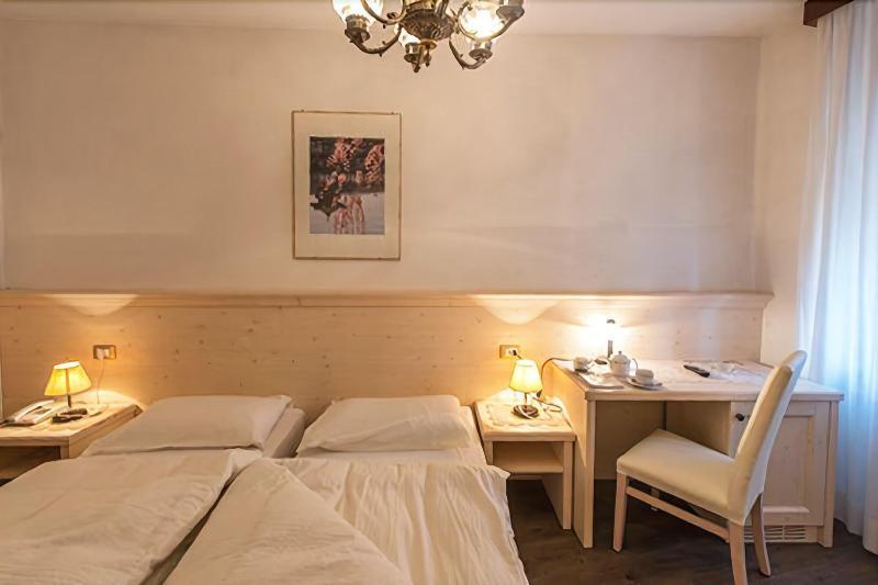Albergo Antica Rosa Levico Terme Bagian luar foto