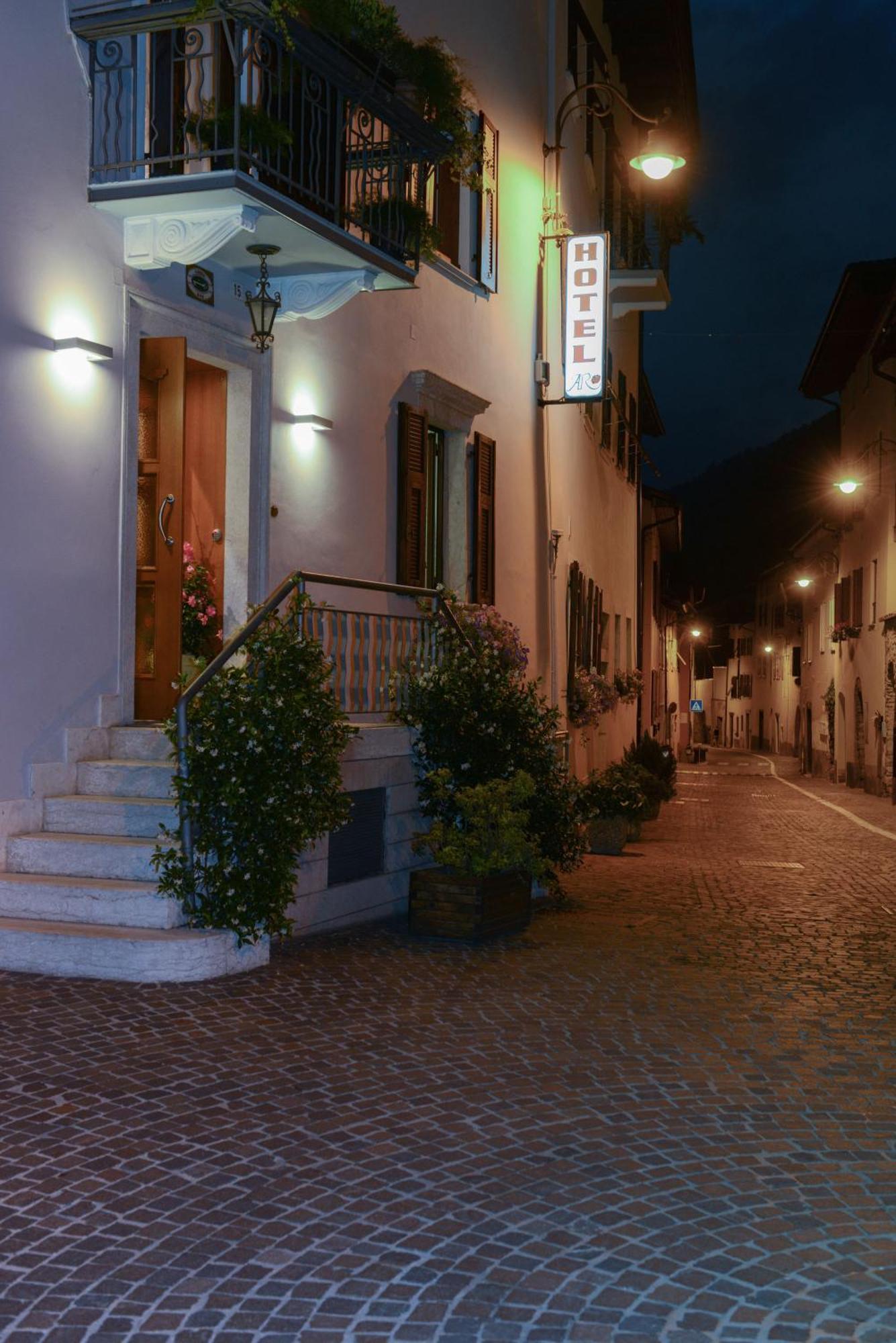 Albergo Antica Rosa Levico Terme Bagian luar foto