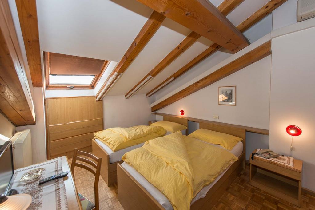 Albergo Antica Rosa Levico Terme Bagian luar foto