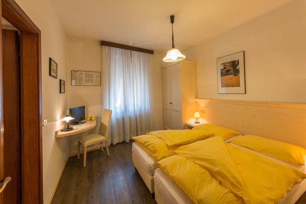 Albergo Antica Rosa Levico Terme Bagian luar foto